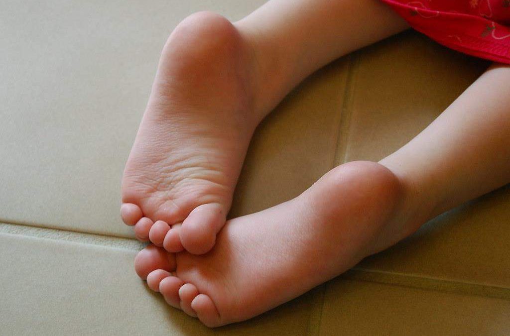 Çocuğunuzun Ayakları Kokuyorsa Ne Yapmalısınız?